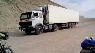 Usbekistan Reise Doku Radreise: Staub & Schotter Stra&szlig;e in der W&uuml;ste