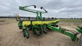 John Deere 1760 Planter Lot #19303