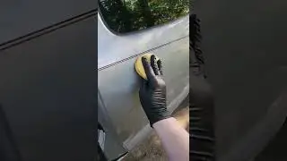 Как натирать воском свой автомобиль #шорты
