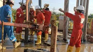 Proses pengeboran minyak mentah