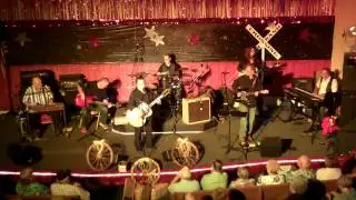 Life turned her that way by Mike Woo at The Lebanon Opry House