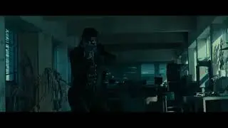 Альфа пытается уничтожить Билли Кейнджа (Том Круз). Грань будущего/Edge of Tomorrow. (2014).
