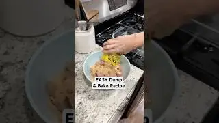 Простой рецепт курицы с рисом и сырным соусом, который можно запечь в духовке.