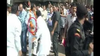 NSG Commando Pushes CM Shivraj Singh Chauhan