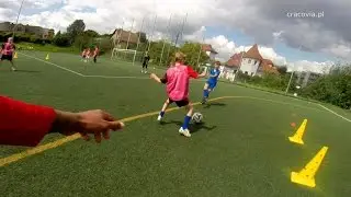 Deleu na treningu z młodymi piłkarzami