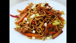 Noodles cu pui si legume | Taitei chinezesti cu pui si legume | Little Christiana