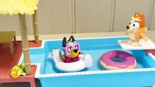 Peppa pig and Suzy sheep join Bluey & Bingo for ultimate swimming pool party 💦 