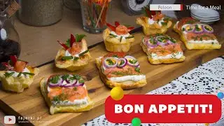 Закуски из слоеного теста - лосось, помидоры, лук