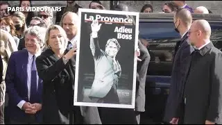 Les célébrités arrivent pour l'hommage à Bernard TAPIE le 6 octobre 2021 à Paris, avant ses obsèques