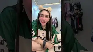 Live jualan baju online kelihatan masih bersama bunda santuy 