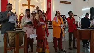 Gao Gao aur lalkaro Christmas song live performance in Church 