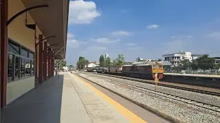 ขบวนสินค้า 985 กท.-โล. จอดสถานีรถไฟบ้านโป่ง