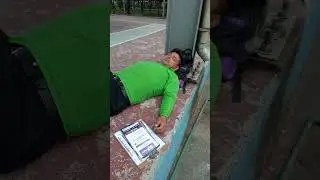 Empleado de Totalplay durmiendo en lugar de trabajar