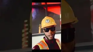 PAPOOSE DOES SOME WORK ON THE HIP HOP MUSEUM.......