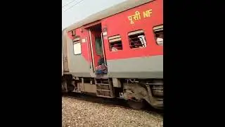 12524 New Delhi - New Jalpaigudi SF Express