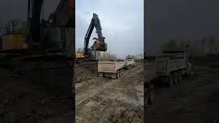 350 excavator loading dirt