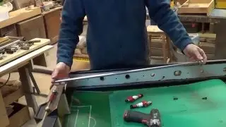 Comment restaurer un baby foot - Démontage des barres