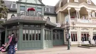 Disneyland Paris Fun reactions to the sounds coming from the window above Victoria's Restaurant