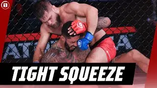 Какой удушающий приём сзади! 😵 | Bellator MMA