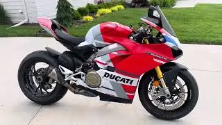 Ducati Panigale V4S Corse walk-around and startup.