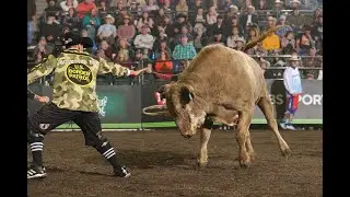 WRECK: Bullfighters step in to save Jesse Petri bucks from Try Me | 2023 UTB Everett