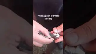 Checking the pitch of thread