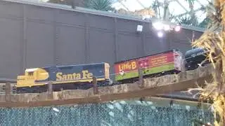 [Gardens By The Bay Christmas Train Show] Atchison Topeka And Santa Fe EMD GP35 3516 (Kato N-Scale)