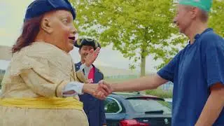 Reuske Kinnebaba op bezoek bij Drukkerij Zwartopwit