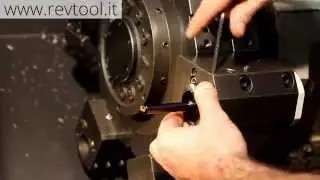 Монтаж инструмента REV Broaching Tool на токарный станок с ЧПУ