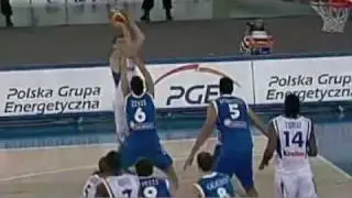 Nando De Colo Hits a Game-Winner for Les Bleus