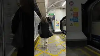 Shepherd's Bush tube station 🚂🚃🚄🚝