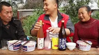米饭哥今天开洋荤，一次开箱这么多，给老爸老妈分享【米饭哥】