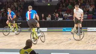Radball Hallenweltmeisterschaft: 1. Halbzeit Deutschland gegen Tschechoslowakei in Bremen 2024