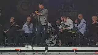 Michael flatley with Tulla c&eacute;il&iacute; band