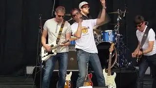PHOENIX CONTACT BAND - Let Me Entertain You (Robbie Williams Cover)