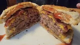 Strawberry Uncrustable smash burger #cookingwiththecubs   #lodgesportsmangrill #wagnercastiron 