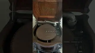Reginaphone model 240, Believe me if all those Endearing young charm, Irish song