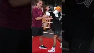 Inside fighting trick! Pinning the lead hand! #insidefightingtrick #boxing #pinningleadhand