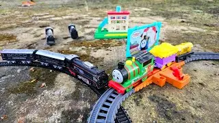 Mencari dan Merakit Mainan Kereta Api RailKing, Kereta Api New Look Thomas Percy