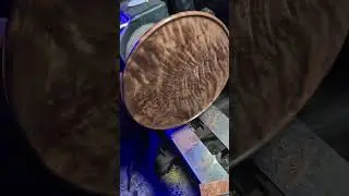 Невероятная фигурная токарная обработка дерева из ореха #дерево #токарнаяобработка