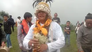 धनिराम नछुङ ले साकेला निकाल्दै घर देखि साकेला थान को केहि दृक्षे हरु।