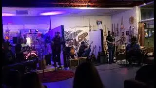 Fretless Four-String Saginaw River Driftwood Guitar with Larry McCray ♥️ 