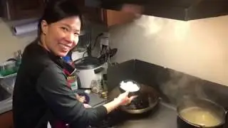 Cooking Fusion Food - Tom Yum Spaghetti! Italian and Thai fusion.