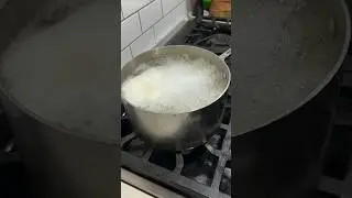 Как предотвратить выкипание воды при варке пасты.