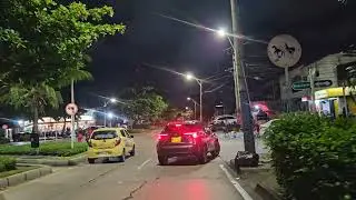 Así se ve el bulevar de la CR 38 de Barranquilla de noche. 
