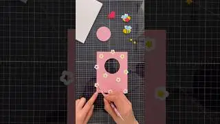 HELP I can&rsquo;t stop making interactive cards 🐝