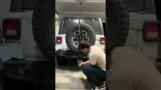 How to mount the Chuck Bucket + How it tilts
