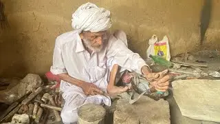 How did the Blacksmith Of Old Work? || Old Man blacksmith making sickle