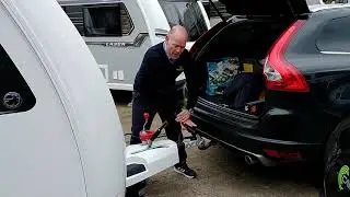 How do I hitch up caravan to car (quick version).