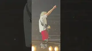 Angus Young's (4K) Final Bow & Guitar Solo 